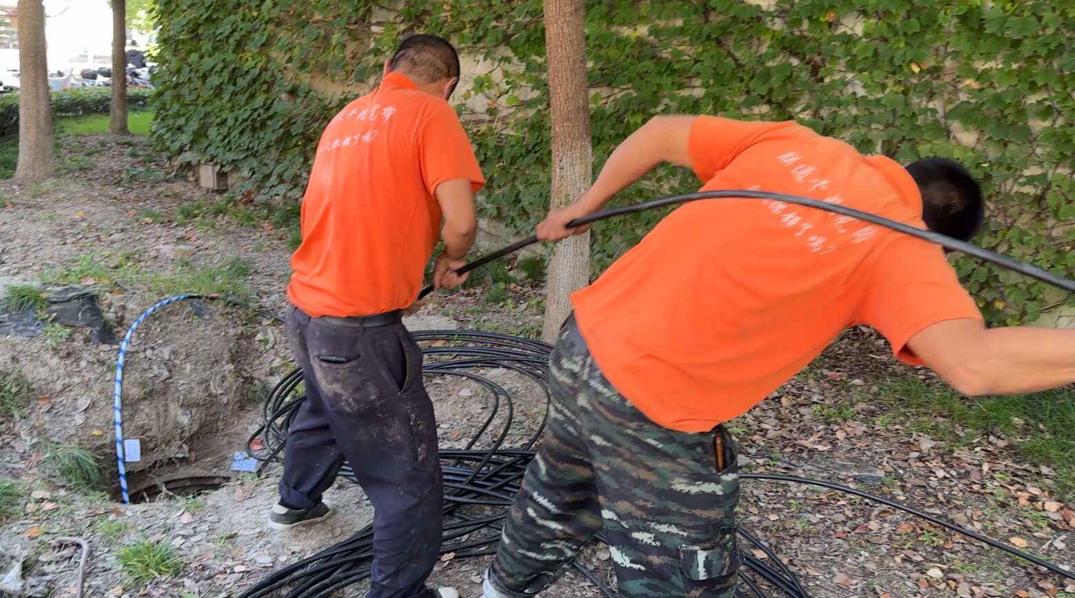 alt Fiber Cable Installation Project(3) Projet d'installation de câbles à fibre optique(3)