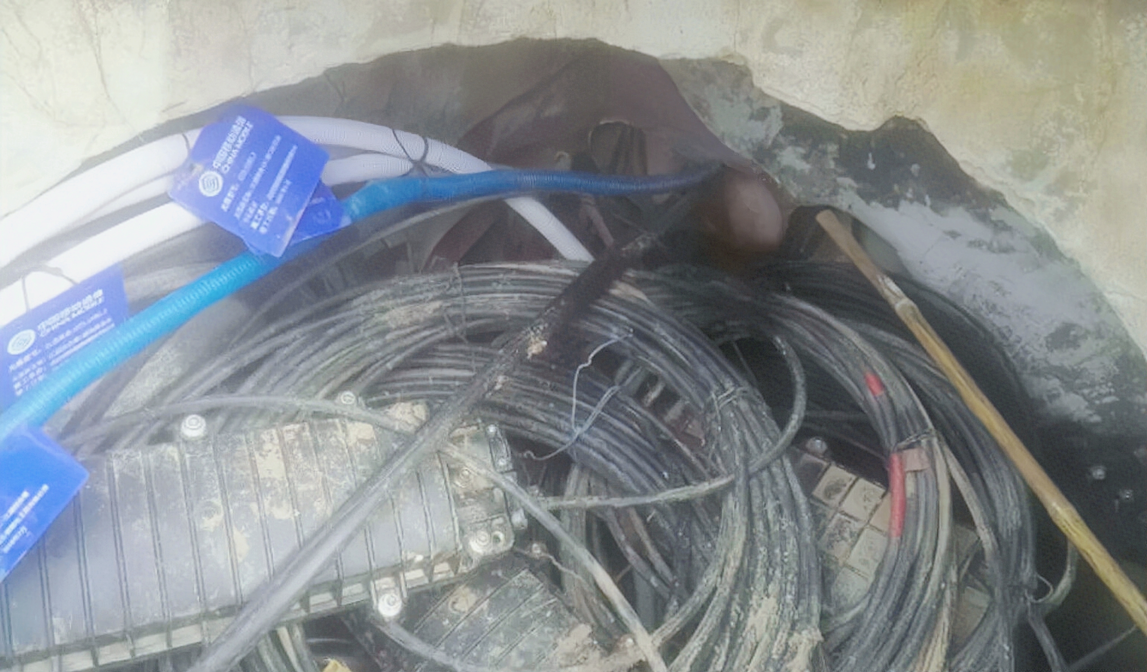 alt Tuyaux de communication souterrains bond&eacute;s(1)