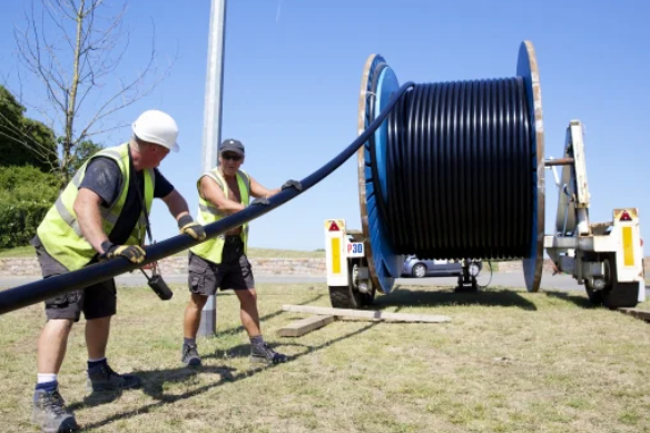 Avantages de la technologie de projection de c&acirc;bles &agrave; fibres par rapport au tirage de c&acirc;bles(1)