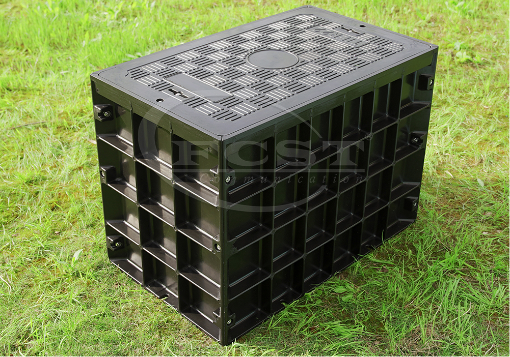 trou d'homme de t&eacute;l&eacute;communications